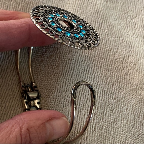 8,5” Cuff Bracelet Silver Tone Mandala Round Center With Blue Stones Boho - Picture 4 of 5